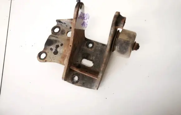 Toyota Avensis Verso Engine mounting bracket