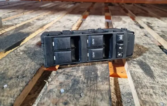 Chrysler 300 - 300C Electric window control switch