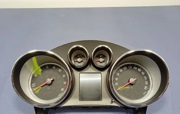 Opel Zafira C Speedometer (instrument cluster) 13460584