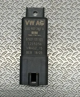 Volkswagen Touran I Glow plug pre-heat relay 03G907282A 0522120505