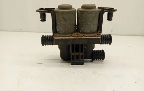 BMW 5 E39 Coolant heater control valve 8374995 1147412137