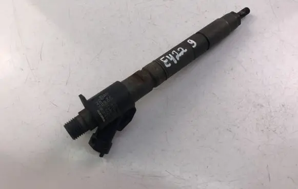 Volvo S60 Fuel injector 31303238