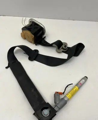 Nissan Note (E11) Front seatbelt