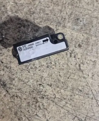 Volkswagen PASSAT B5 Airbag deployment crash/impact sensor 1J0909606N 32980217 5WK41910