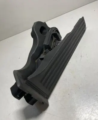 Volkswagen PASSAT B6 Accelerator throttle pedal 1K1721503L 6PV00860000