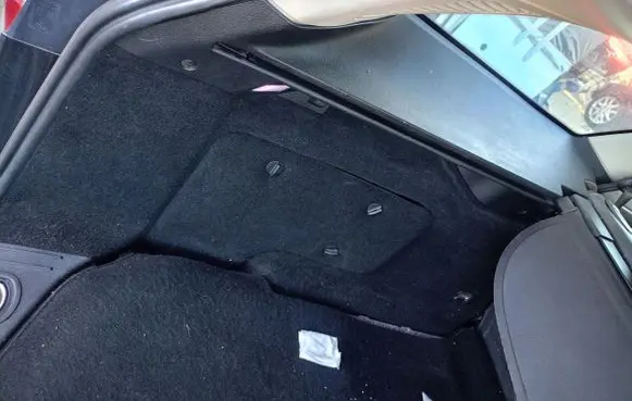Ford Mondeo Mk III Tailgate/boot cover trim set 