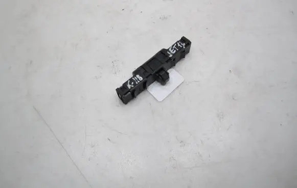 Volkswagen Jetta VI Aerial antenna filter 5N0035570
