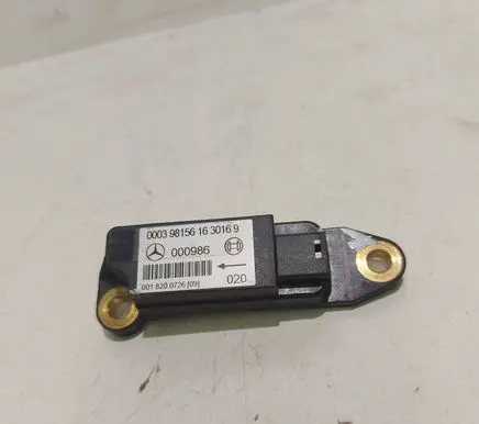 Mercedes-Benz CLK A208 C208 Airbag deployment crash/impact sensor 0018200726 000986