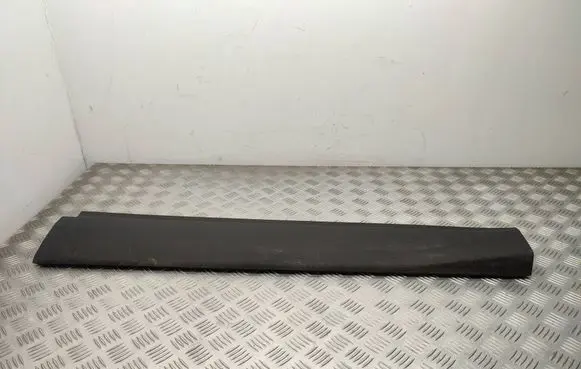 Hyundai Santa Fe Front door trim (molding) 877222W000