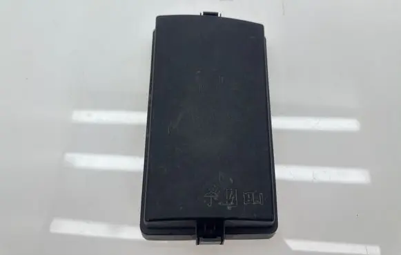 Volkswagen PASSAT B8 Fuse box cover 5Q0937132B