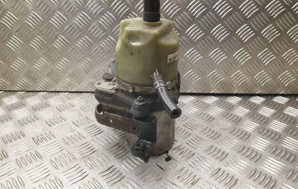Volvo V50 Power steering pump 4N513K514DJ