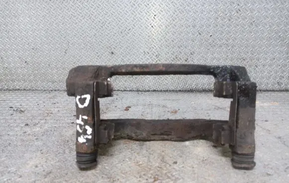 Toyota Corolla E120 E130 Front Brake Caliper Pad/Carrier 