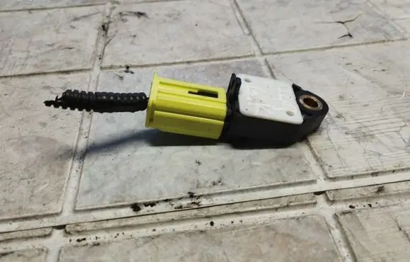 Toyota Auris 150 Airbag deployment crash/impact sensor 8983102080
