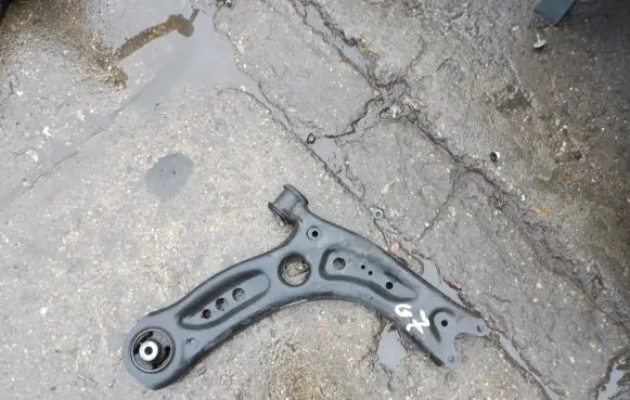 Volkswagen Golf VII Front control arm