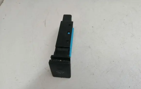 Toyota Auris E180 Other switches/knobs/shifts 15C851