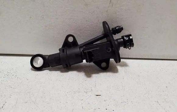 Volkswagen PASSAT B8 Clutch master cylinder 04L906088BL 5Q0721388G 5Q0927810A
