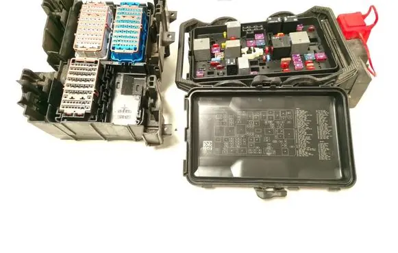 Opel Insignia B Fuse module 39116626