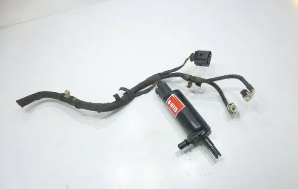 Volkswagen Touran II Windscreen/windshield washer pump 6R0955681 3308603