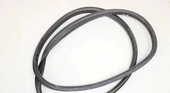 Volvo V60 Rubber seal front coupe door 
