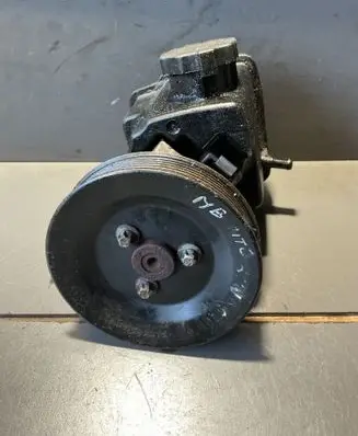 Mercedes-Benz Vito Viano W638 Power steering pump 