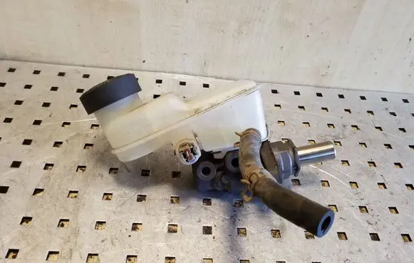 Toyota Yaris Master brake cylinder