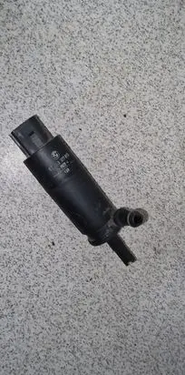 BMW 5 E39 Headlight washer pump 67128377613 8377613