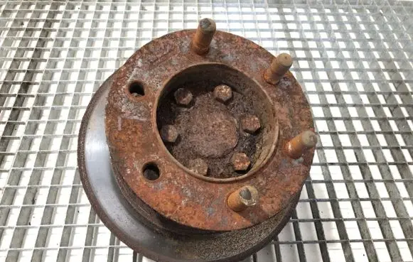 Iveco Daily 3rd gen Front wheel hub spindle knuckle