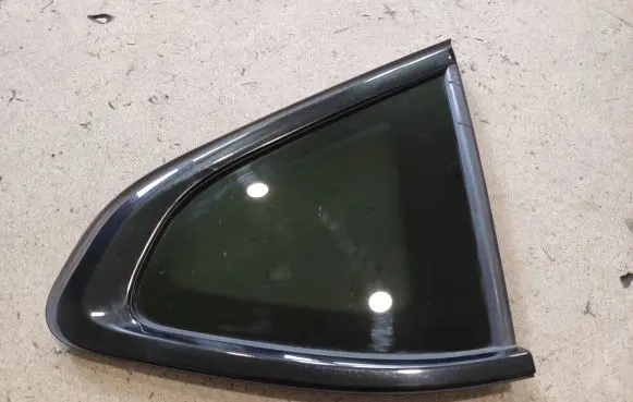 BMW X4M F98 Rear side window 7416548