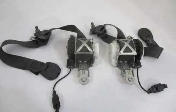 Renault Clio III Set of seat belts 838229