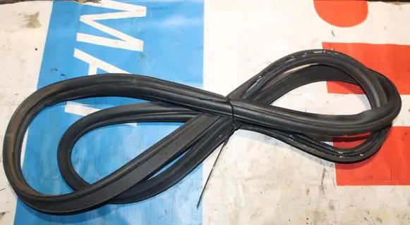 Volvo S60 Rubber seal rear door 