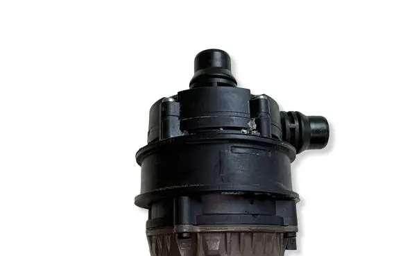 BMW 2 G42 Water pump 8651288