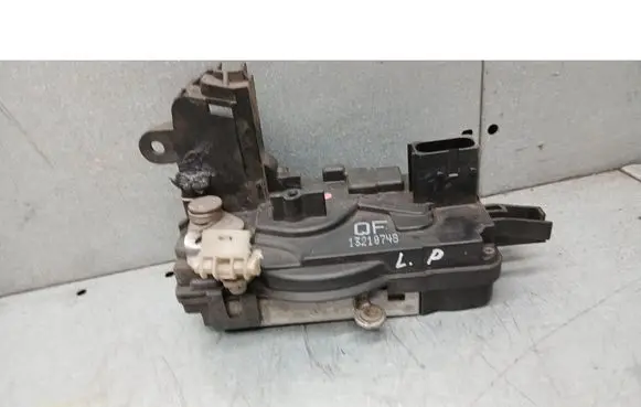 Opel Astra H Front door lock 13210748
