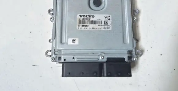 Volvo XC60 Engine control unit/module 0281030782 31392982