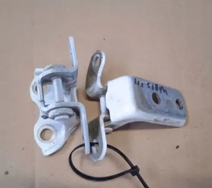 Toyota Yaris Rear door hinge set 