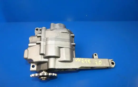 Mercedes-Benz CLS C218 X218 Oil pump 6421810844
