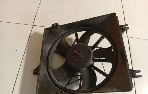 Hyundai Lantra II Radiator cooling fan shroud 4548548