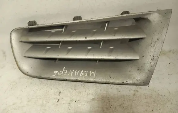 Renault Megane II Front bumper upper radiator grill 8200412381