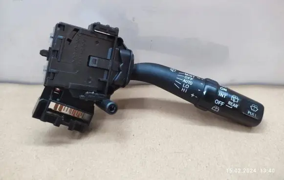 Toyota Avensis T250 Wiper control stalk 173654