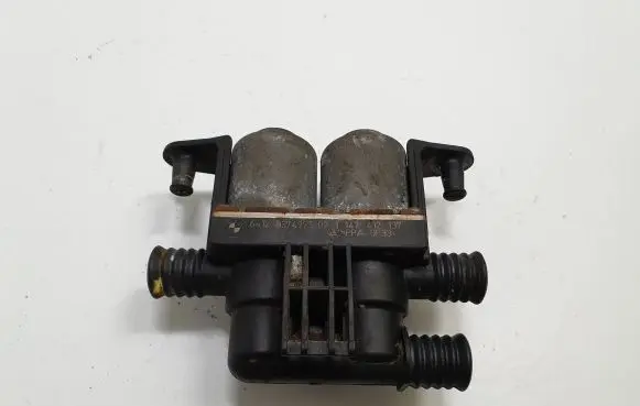 BMW 5 E39 Coolant heater control valve 8374995 64128374995 64128372016