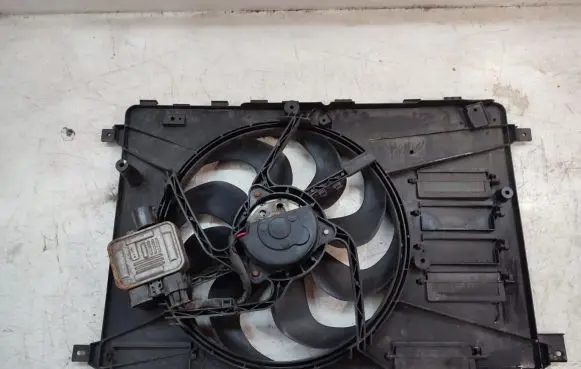 Volvo V70 Electric radiator cooling fan P31293778