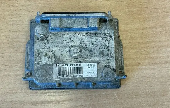 Volvo XC90 Headlight ballast module Xenon 89034934