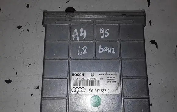 Audi A4 S4 B5 8D Engine control unit/module 0261203939