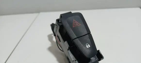 Renault Megane III Hazard light switch E3160101