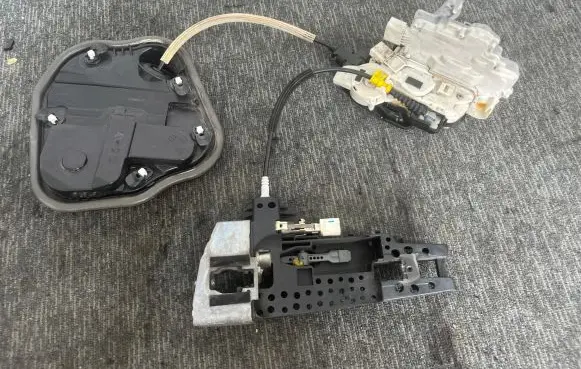 Audi A7 S7 4G Front door lock 4G8887008
