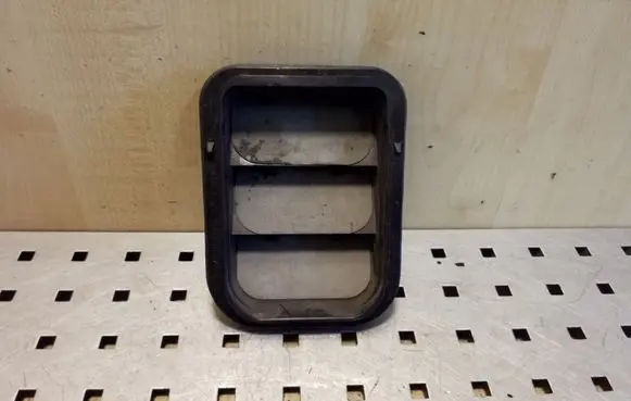 Skoda Octavia Mk1 (1U) Quarter panel pressure vent 6J0819465