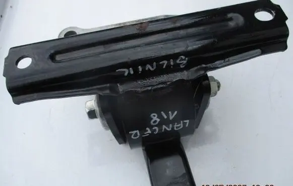 Mitsubishi Lancer VIII Gearbox mount 
