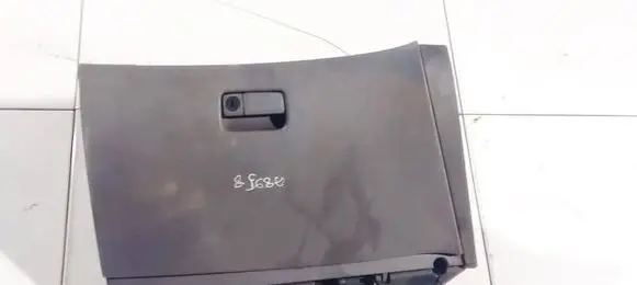 Glove box