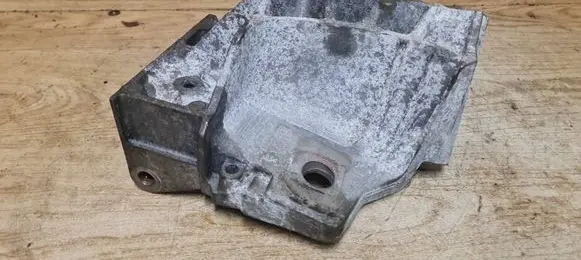 Volvo V70 Engine mounting bracket