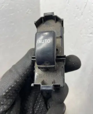 Toyota Avensis Verso Electric window control switch 8403044020