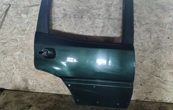 Nissan Terrano Rear door